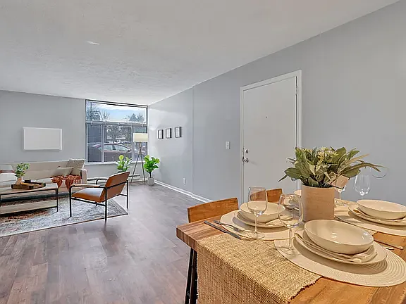 640 King St — Photo 12