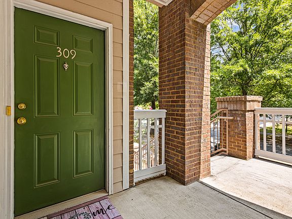 3rd image of 1752 Pryor Rd SW #309