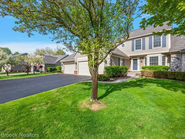 911 Tartan Trl, Bloomfield Hills, MI 48304
