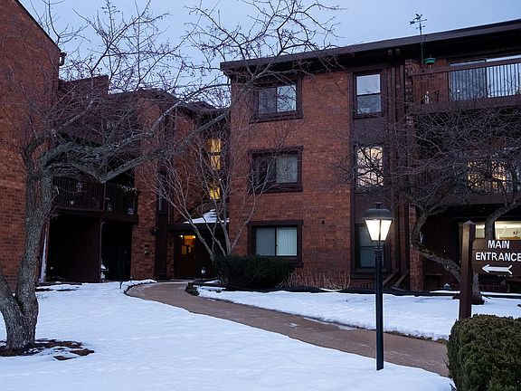 2nd image of 2929 Sunnyside Dr #246