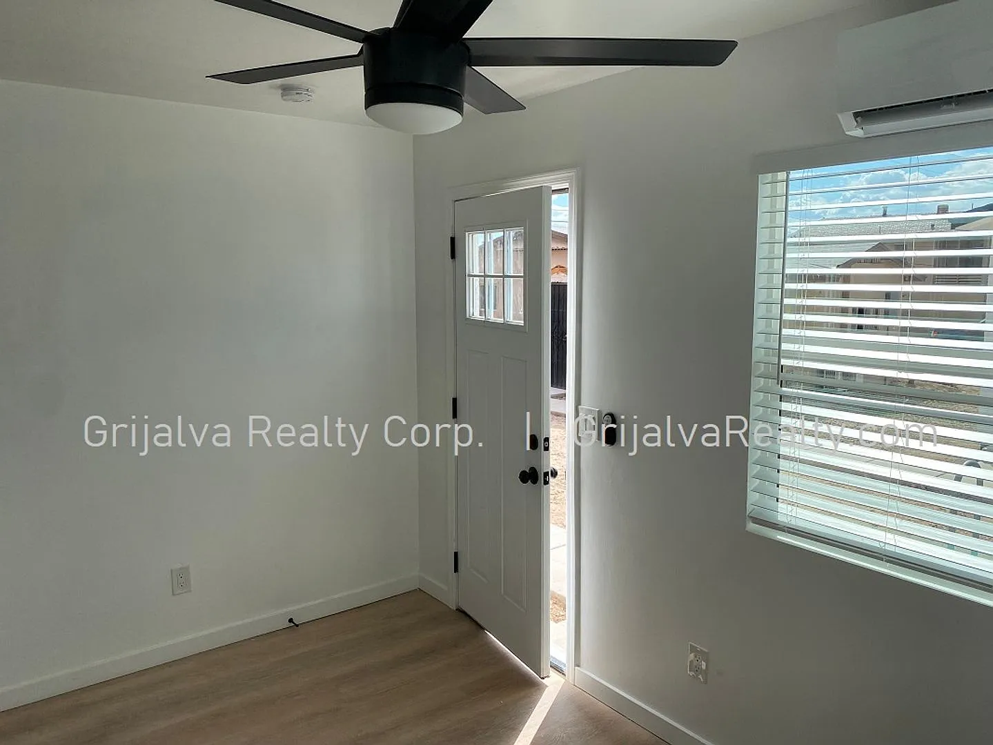1030 Lee — Photo 2