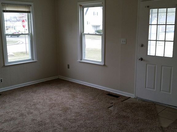 4th image of 1549 Berwin Ave