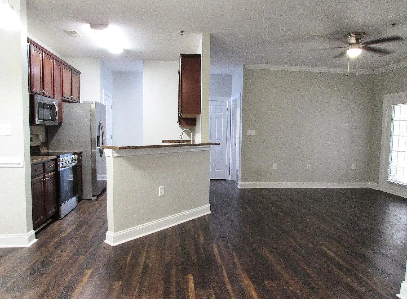 2013 Silvercrest Dr — Photo 4