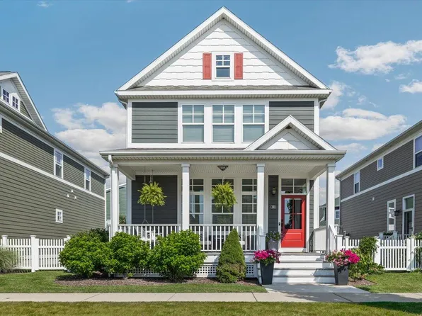 230 Cavelier Ave, Saint Joseph, MI 49085