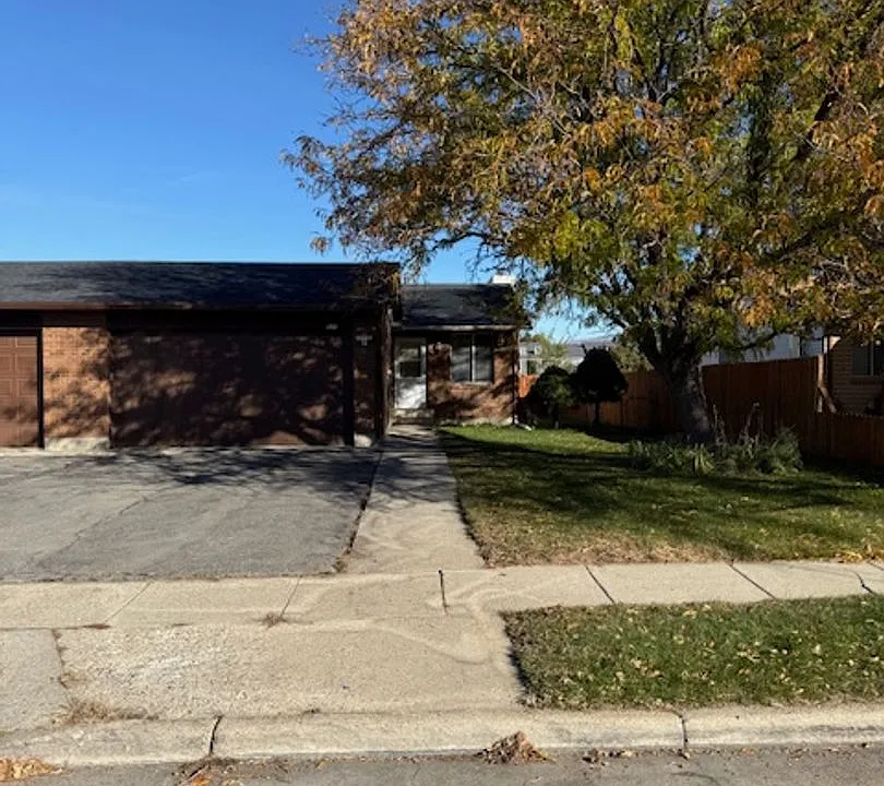537 E Acoma Rd