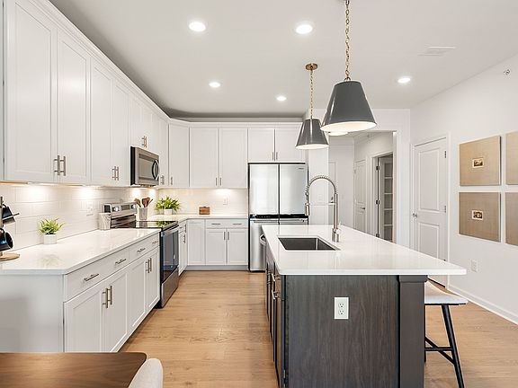 4th image of 30 Coppersmith Way #502