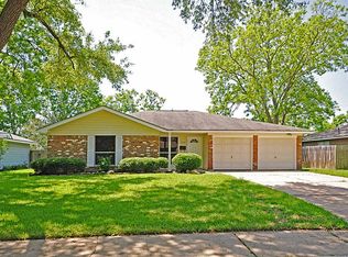 324 Pine St, Lake Jackson, TX 77566