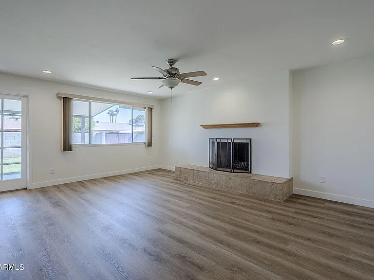 1904 E Manhatton Dr — Photo 14