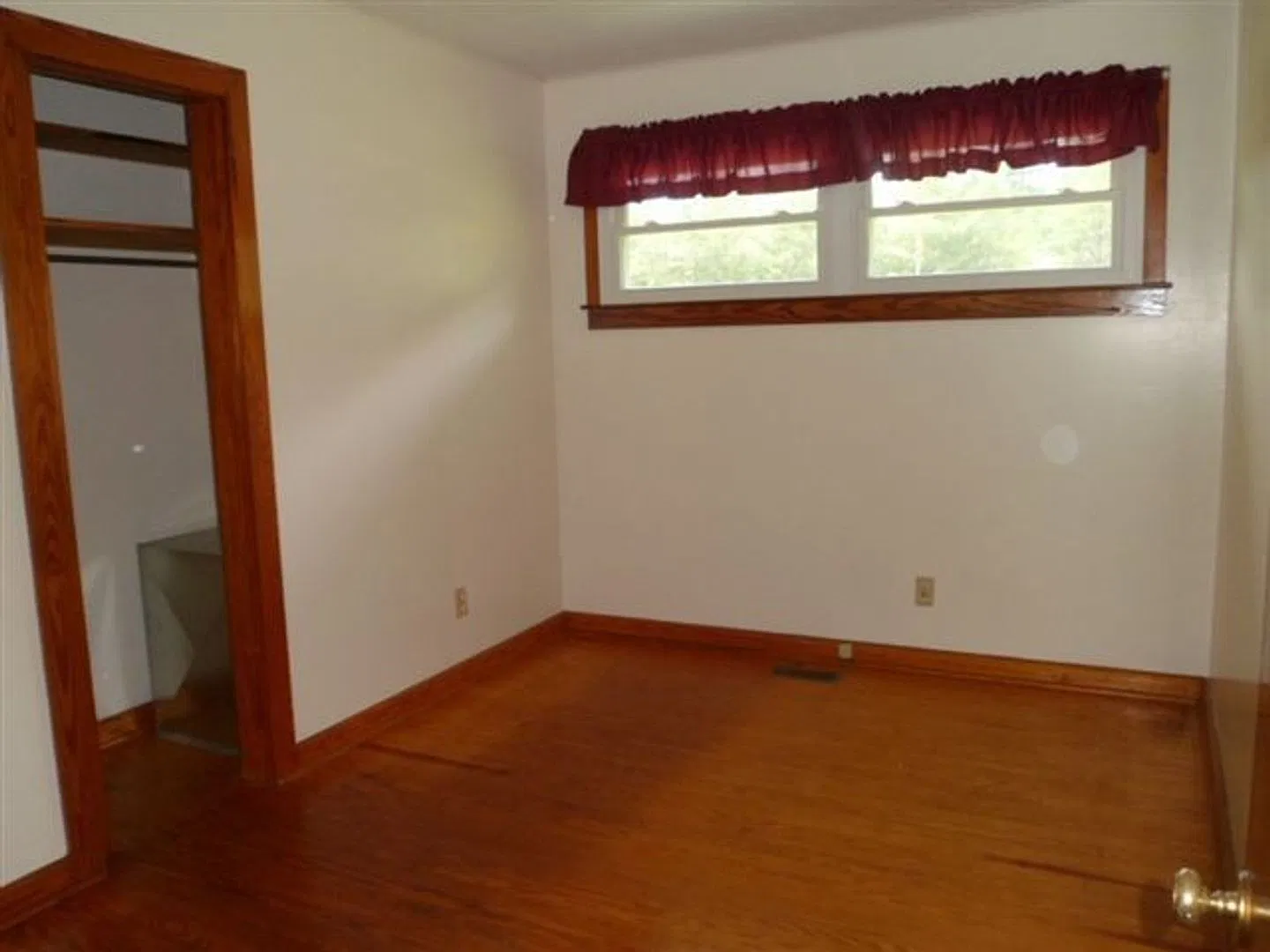 3 Bedroom, Easy to Franklin or Sylva — Photo 1