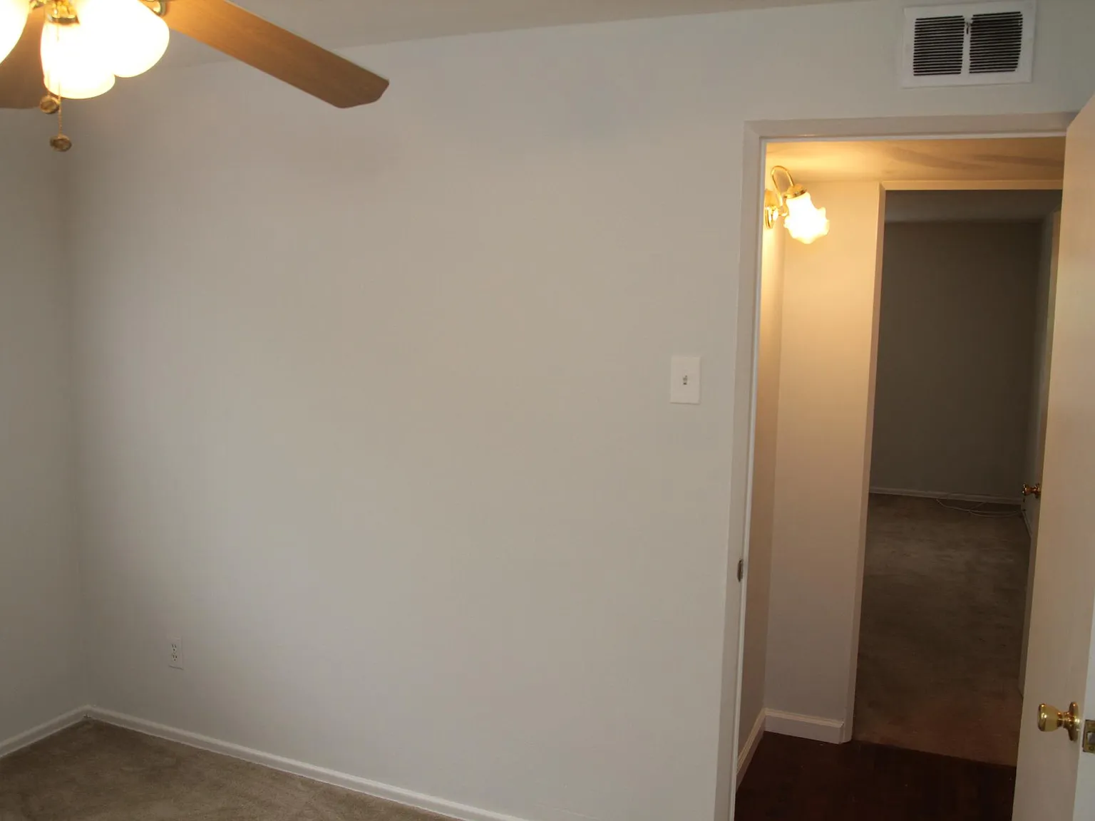 2 bed, 1.5 bath, 900 sqft, $1,395 — Photo 2