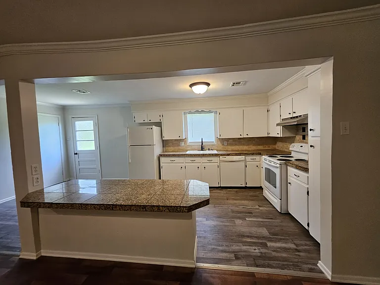 1522 Peach Tree Ln — Photo 8