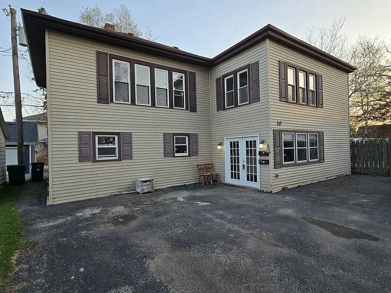 10 Lawndale St #2 — Photo 1