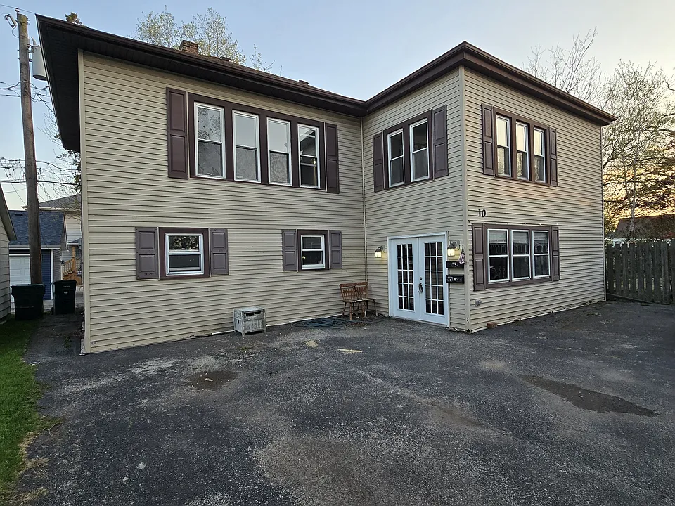10 Lawndale St #2