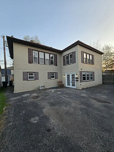 10 Lawndale St Photo 1