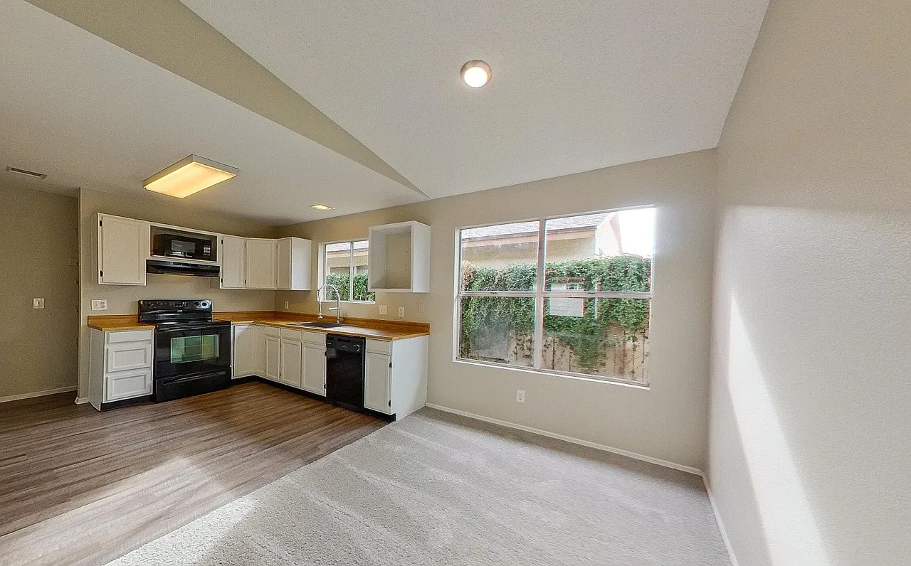 3 bed, 1136 sqft, $2,100 — Photo 4
