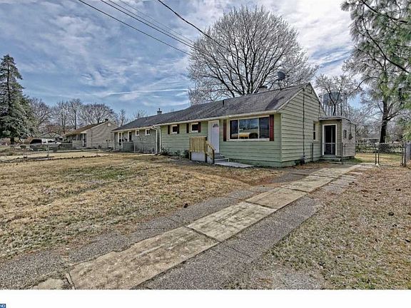 3rd image of 70 E Clayton Ave