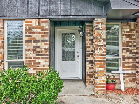 3rd image of 1320 Wisteria St
