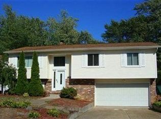 388 Ridgewood Dr, Eastlake, OH