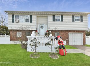 307 E Old Country Rd, Hicksville, NY 11801