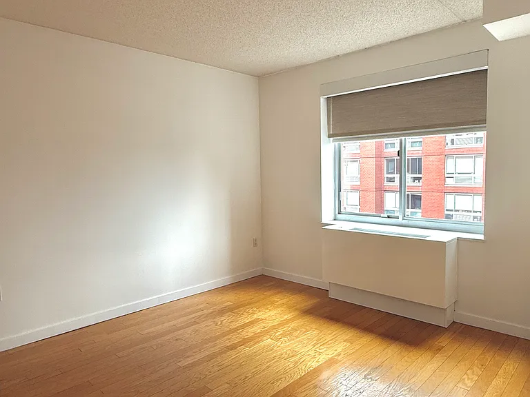 555 W 23rd St #N10E — Photo 7