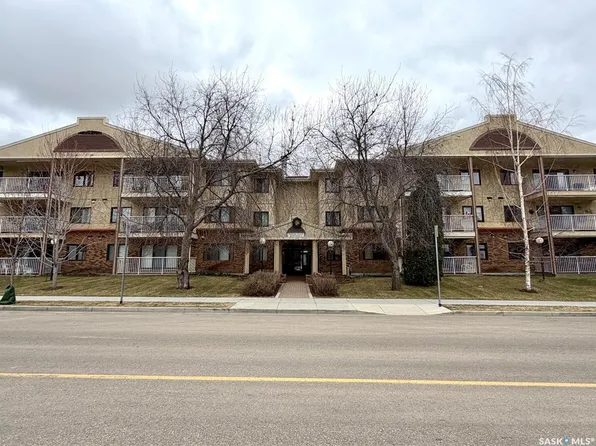 UNIT 105-1442 102nd STREET, North Battleford, SK S9A 1G7