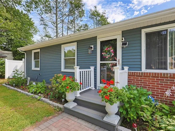 849 Roger Williams Ave, Rumford, RI 02916