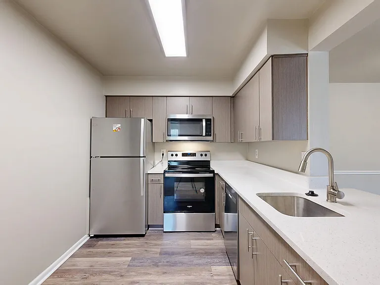 Canterbury Apartments — Photo 40
