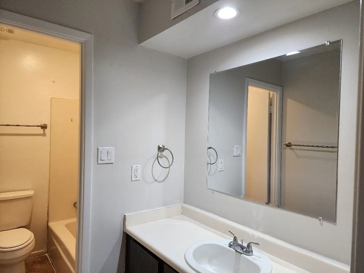 Building Photo - 4108 N 105th Dr
