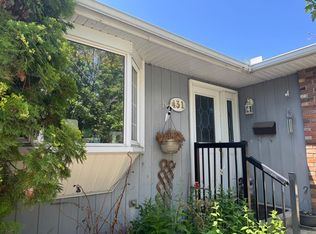 431 E Queen Charlotte Dr SW, Calgary, AB T2J 4H2