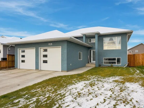828 Weir Crescent, Warman, SK S0K 4S4