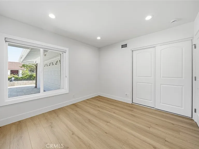 520 W Country Hls — Photo 22