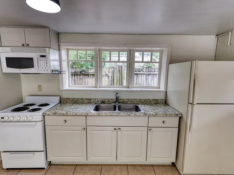 3035 Melton St N #1/2 — Photo 14