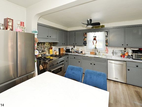 5th image of 18 Parker Ave