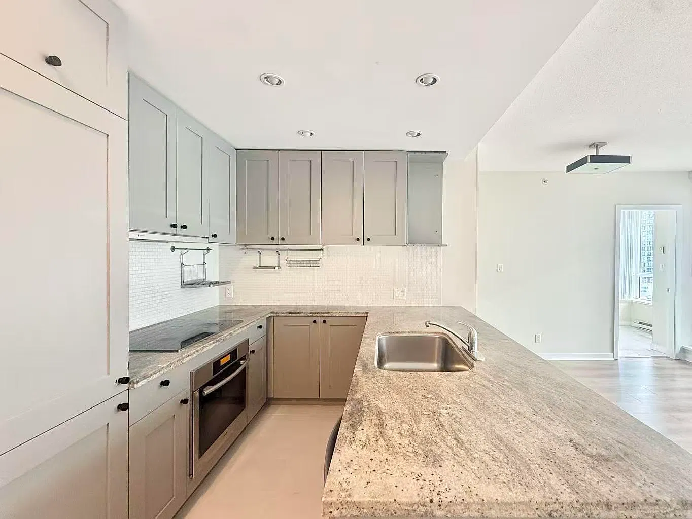 2 bed, 871 sqft, $3,400 — Photo 4