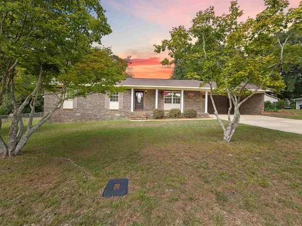 104 Crestview Dr, Clanton, AL 35045