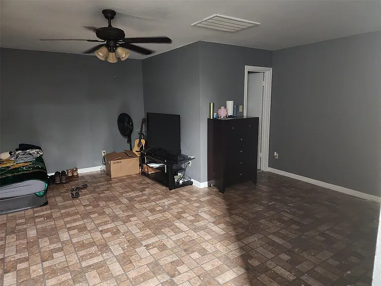 7903 Sharpview Dr — Photo 9