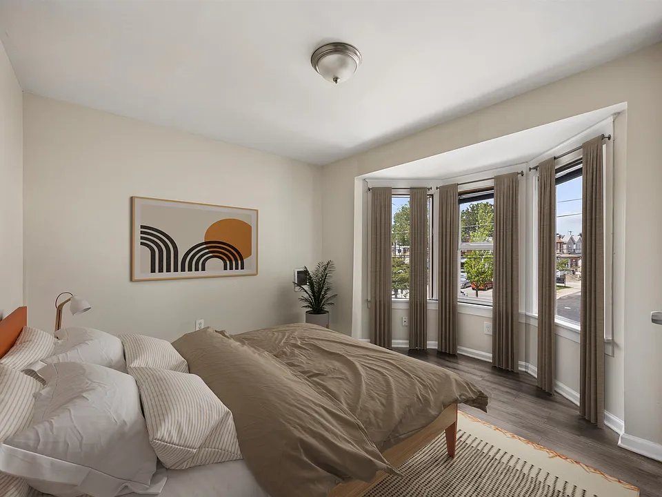 1st bedroom - Staged