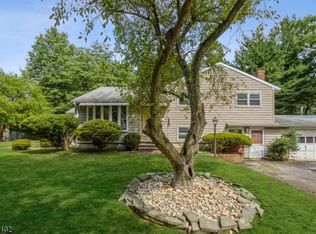 2 Douglas Rd, Green Brook, NJ 08812