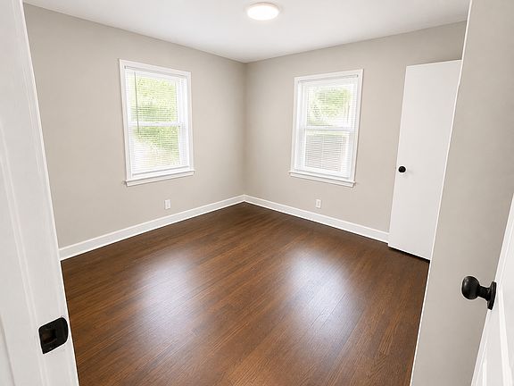 2nd image of 1900 Welch Pl #2