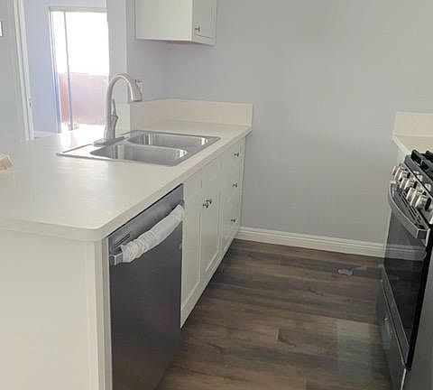 4th image of 920 N Stanley Ave #206
