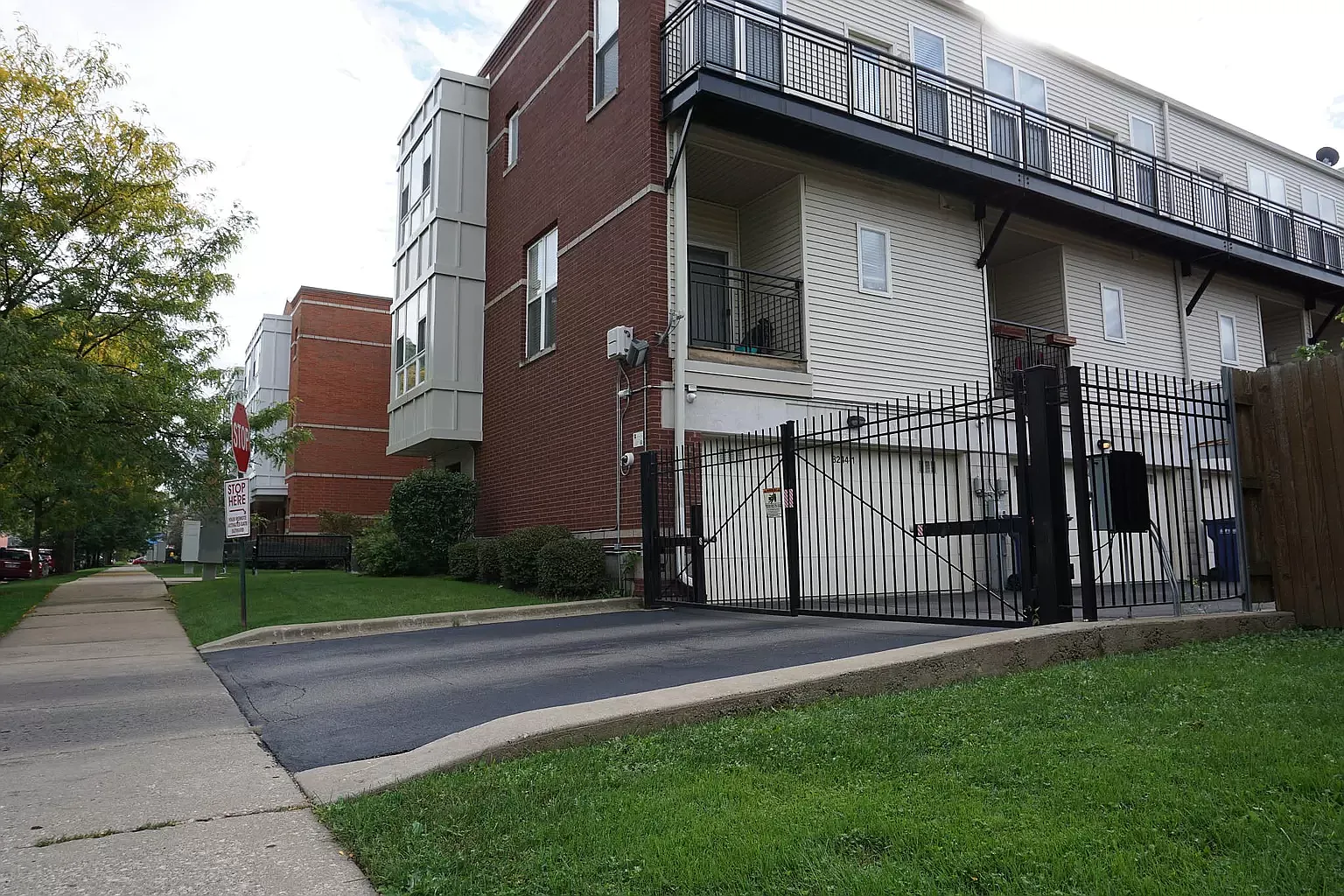 3238 N Kilbourn Ave — Photo 3