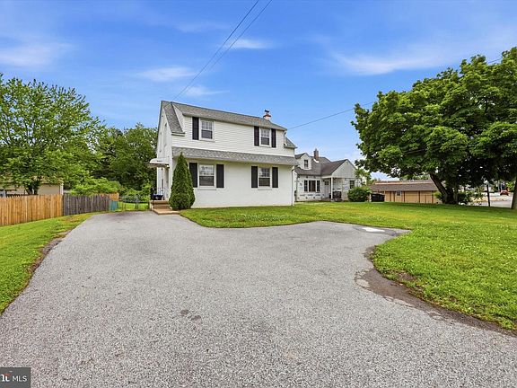 2nd image of 3007 Naamans Creek Rd