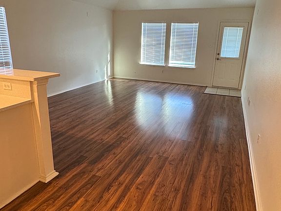 2nd image of 1838 Walnut Way
