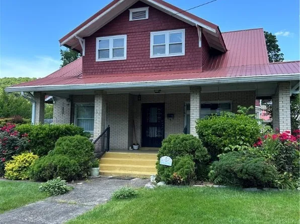 373 2nd St, Madison, WV 25130