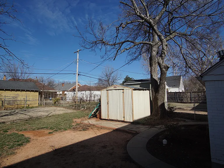 2321 NW 25th St — Photo 31