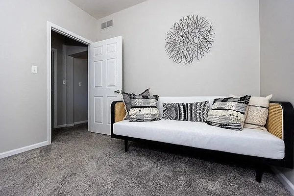 Prairie Point Apartments — Photo 15