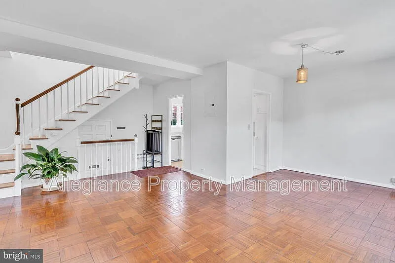 2 bed, 1.0 bath, 930 sqft, $2,550 — Photo 2