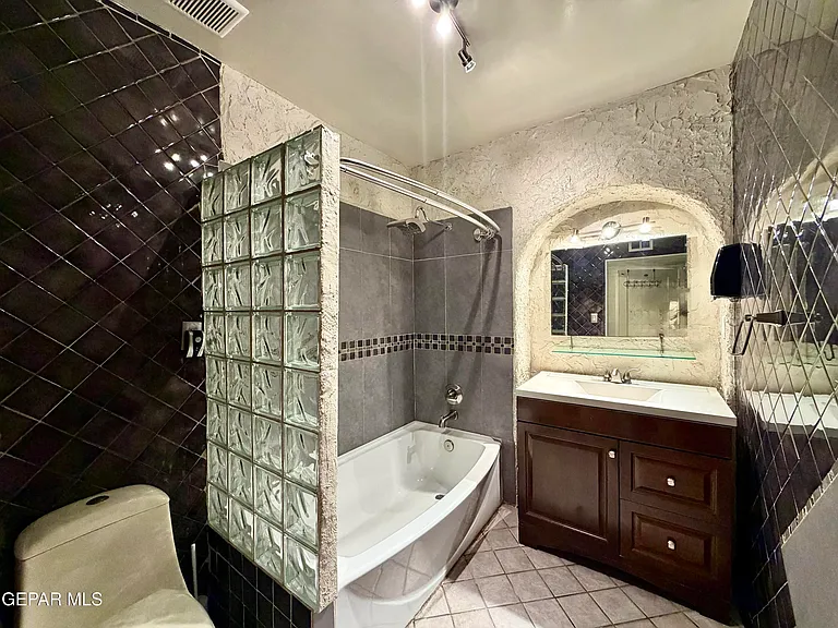 7404 Franklin Dr #B — Photo 12