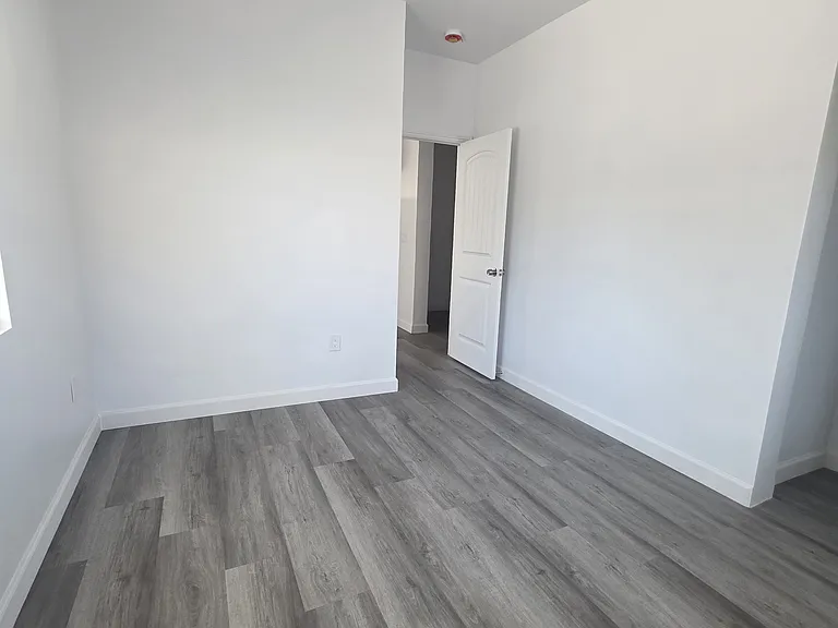 1265 Windsor Dr — Photo 16