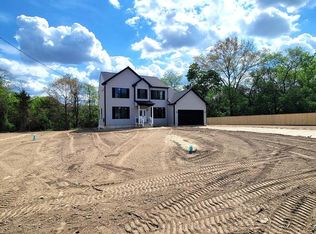 103 Heatherwood Dr, Vineland, NJ 08360